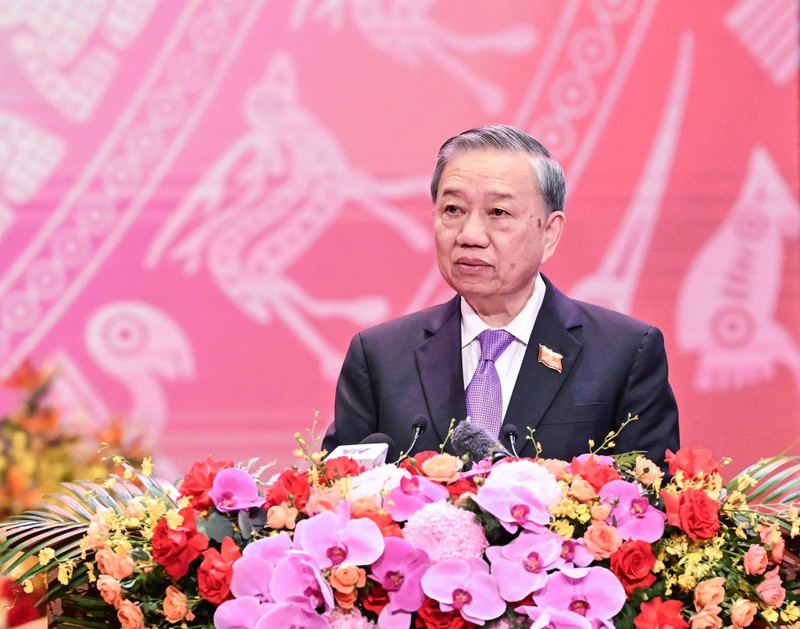 苏林总书记在庆典上发表讲话。
