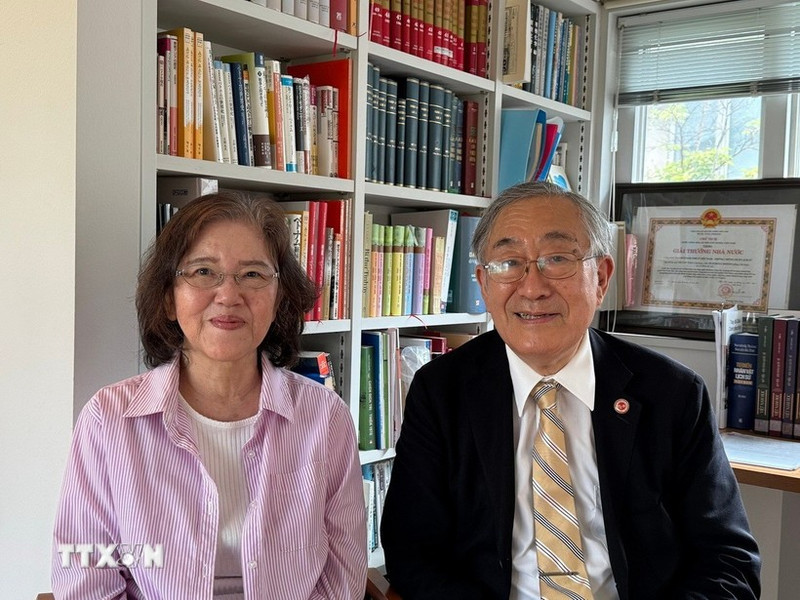 日本著名越南问题研究学者古田元夫夫妻。）（图片来源：越通社）