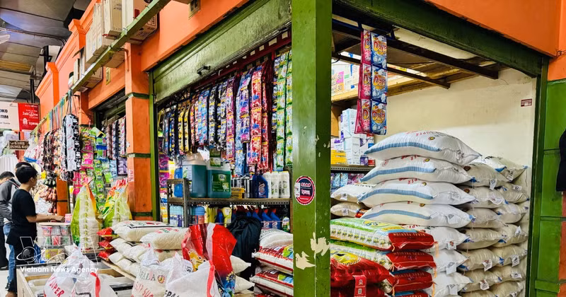 在雅加达的一个大米商店。