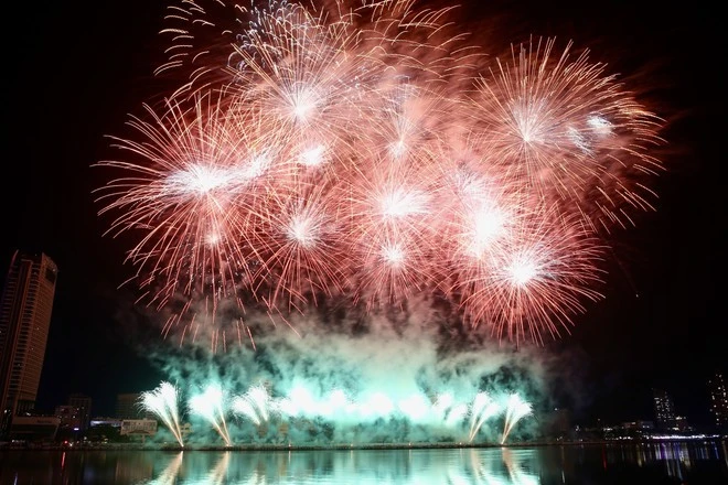 2025年岘港国际烟花节于5月31日晚正式拉开帷幕。