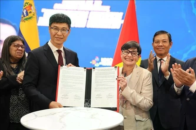 邮电学院与UNC合作备忘录签署仪式。