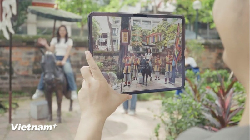 在文庙—国子监体验“越南妙史数字遗产”产品。