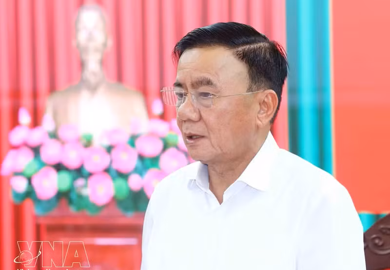 越共中央政治局委员、中央书记处常务书记陈锦秀在河内主持与中央检查委员会的工作会谈。
