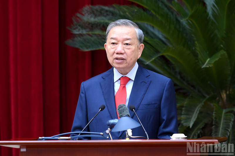 越共中央总书记苏林在会上致开幕辞。（登科 摄）