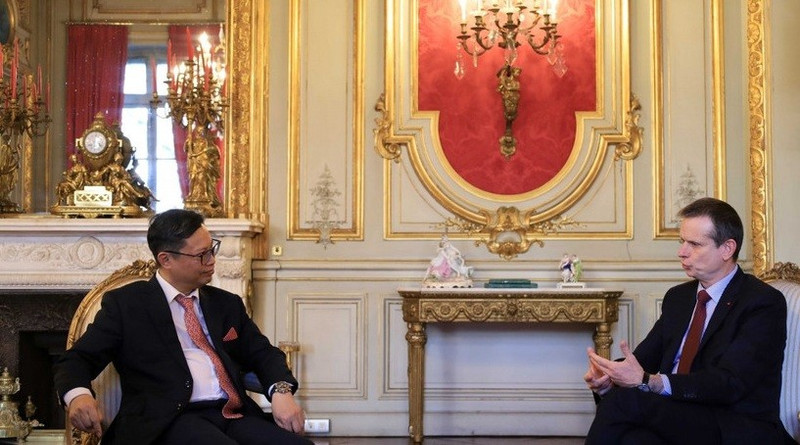 郑德海大使和罗讷河口省省长雅克·维特科夫斯基。