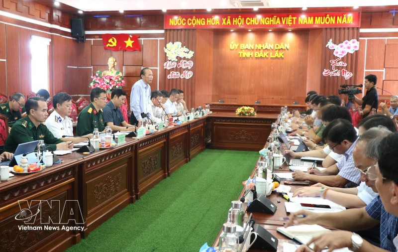 工作会谈场景。