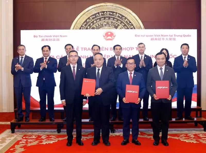 越捷航空公司与中航客舱系统有限公司签署交换全面合作协议。