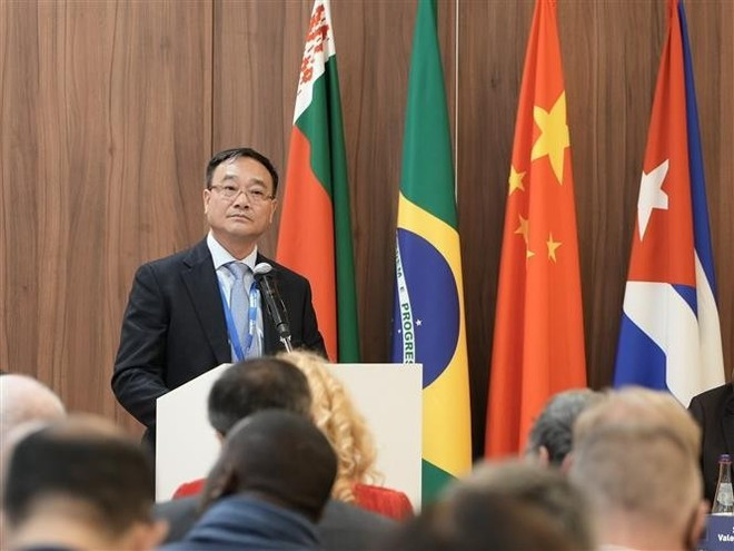 越南公安部副部长范世松上将在会上发表讲话。