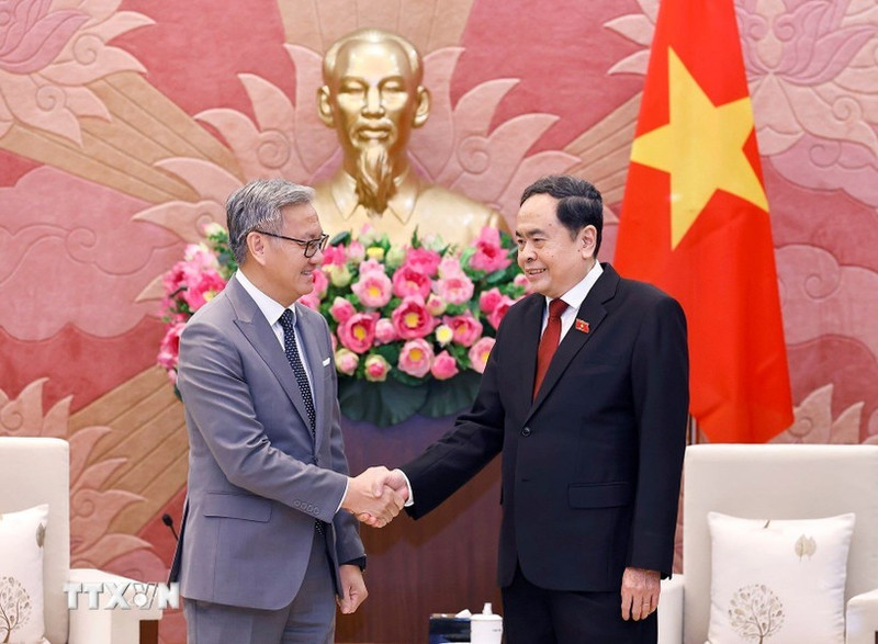 越南国会主席陈青敏与老挝外交部长通沙万·丰威汉。（图片来源：越通社）