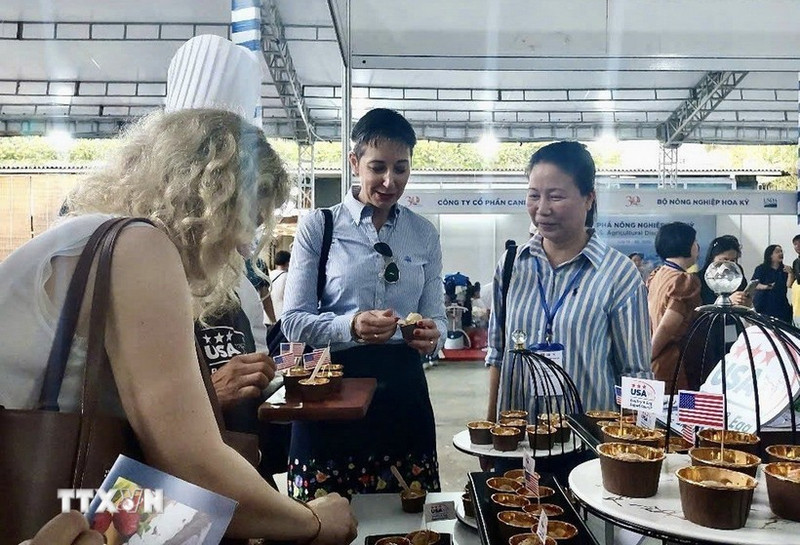 美国向越南消费者推销农产品。