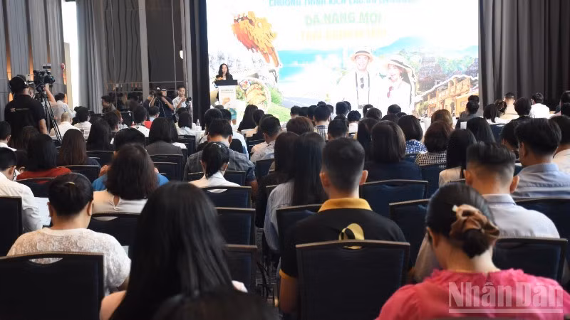 岘港市文化、体育与旅游局联合举办促销活动，吸引游客在2025年下半年前往韩江沿岸城市。