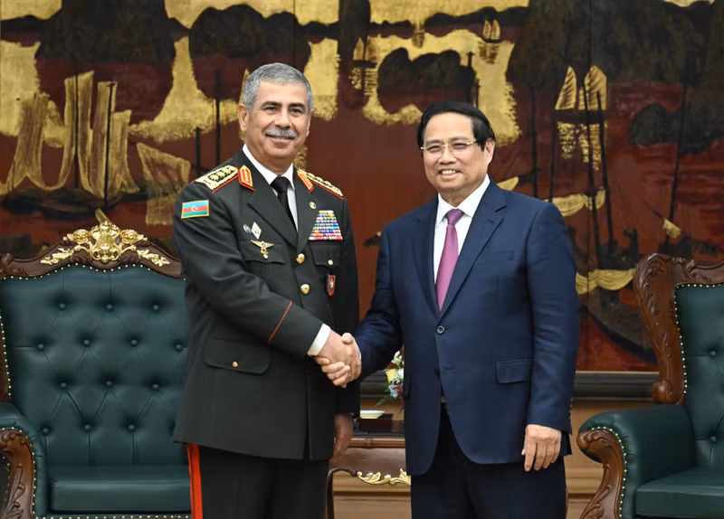 越南政府总理范明正会见阿塞拜疆国防部长扎基尔·哈桑诺夫。（陈海 摄）