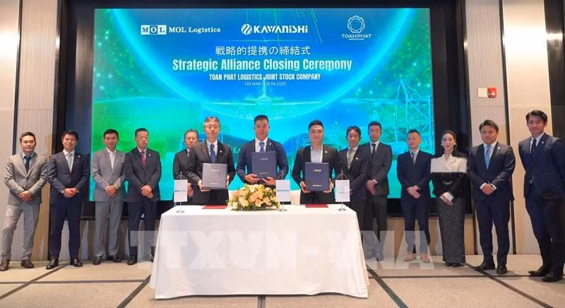 战略合作协议签署仪式。