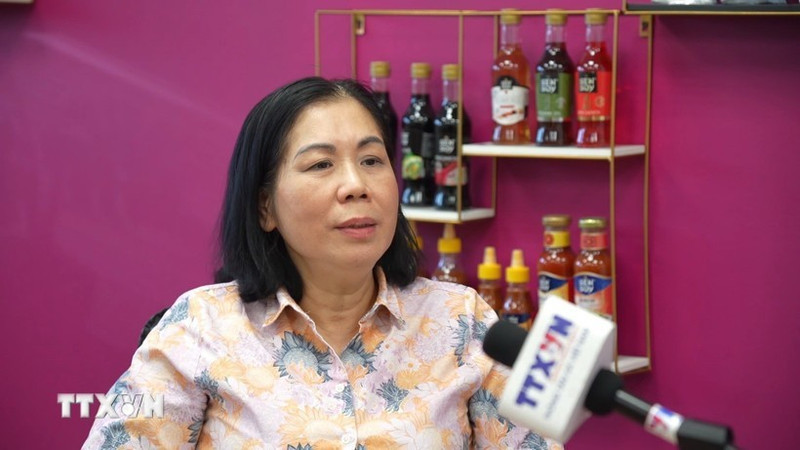 Fusion Foods公司副总经理范氏花女士接受越通社驻俄罗斯记者的采访。