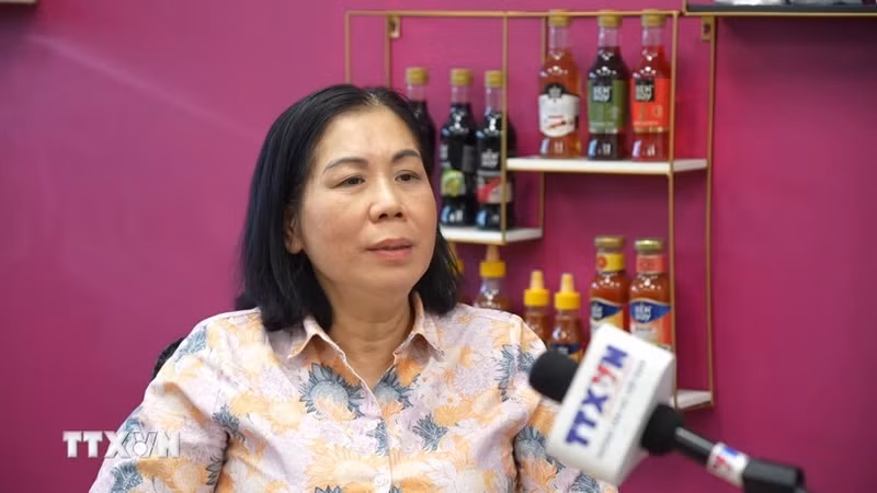 Fusion Foods公司副总经理范氏花女士接受越通社驻俄罗斯记者的采访。