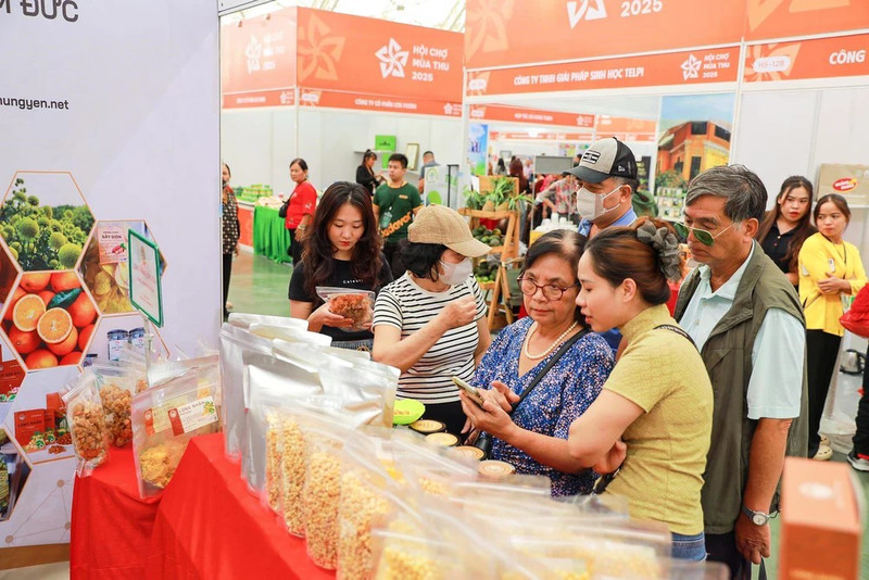 2025年首届秋季博览会不仅是推动经贸合作与品牌推广的重要平台,也成为践行社会责任的生动实践。(图片来源:越通社)