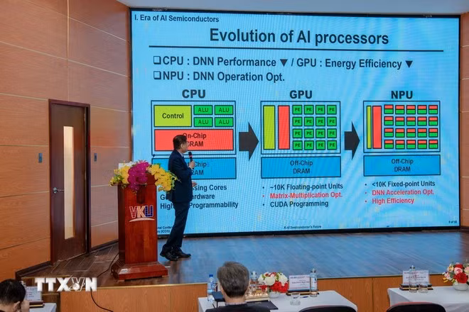 韩国专家在会上发表演讲。