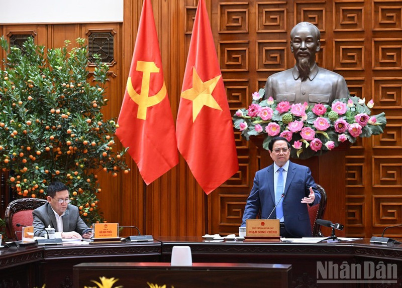 范明正总理主持会议。