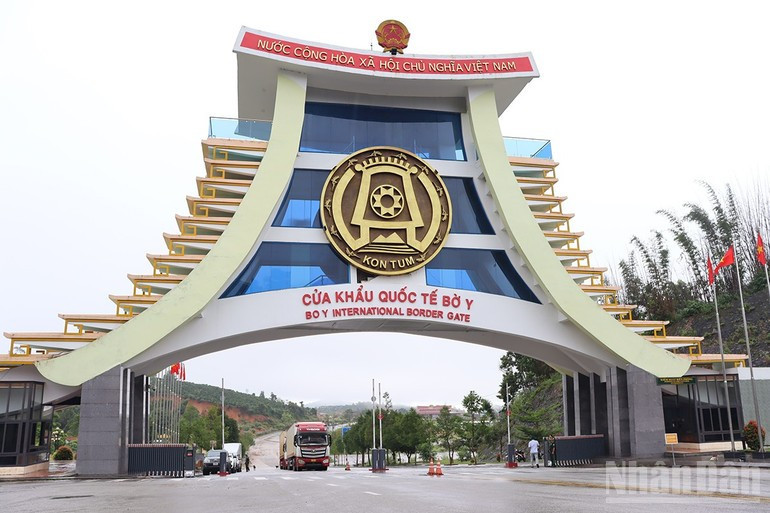 布依国际口岸是广义省开发东西经济走廊的新增长动力。 quangngai7.jpg