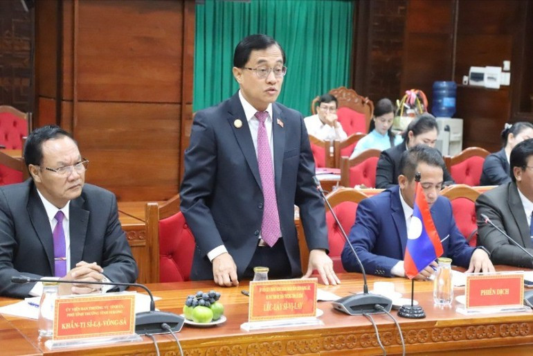 列莱·西维莱同志在仪式上发表讲话。 bithu.jpg