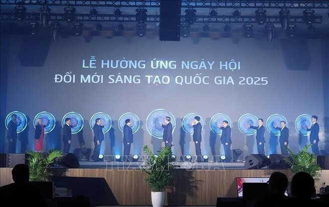 苏林总书记、范明正总理和党、国家领导人共同启动了2025年越南创新日暨2025年越南国际创新展览会。 tbt-sangtao6.jpg