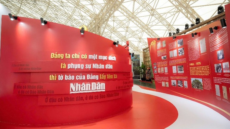《人民报》社展位设计精美别致,创意十足,充满政治和文化价值。《人民报》社展位既是传统教育的“红色地址”,也是吸引观众,尤其是年轻一代、激发灵感的目的地。 baond3.jpg