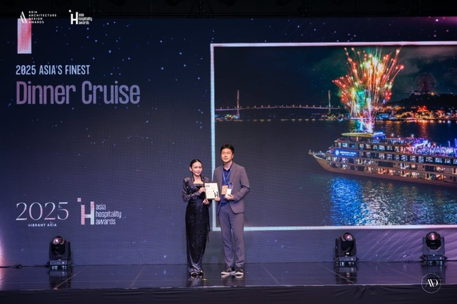 Ambassador Cruise获得亚洲最佳晚餐游艇奖。(图片来源:组委会供图) chau-a1.jpg