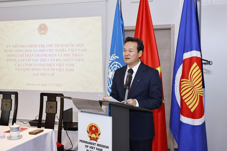 越南常驻联合国日内瓦办事处和瑞士其他国际组织代表团团长梅潘勇大使。 ctqh16.jpg