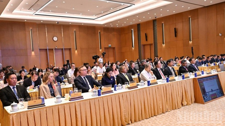 出席仪式的代表们。(图:陈海 摄) apec1.jpg