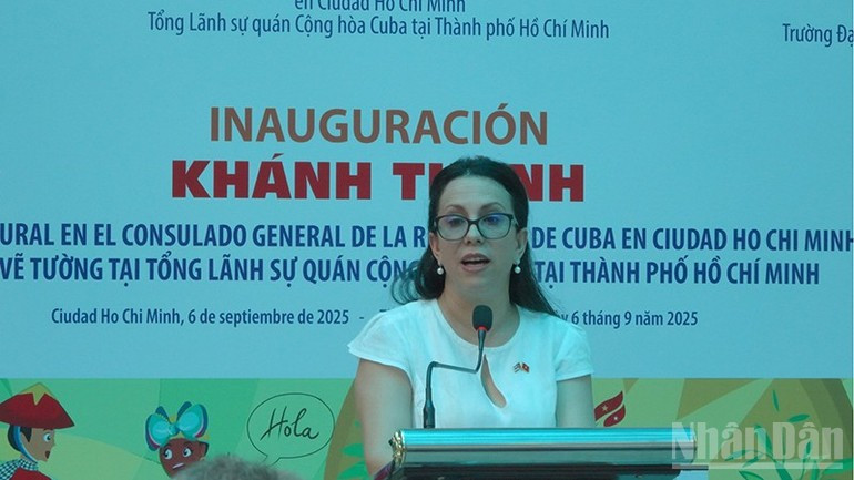 古巴驻胡志明市总领事阿里阿德涅·费奥·拉布拉达在仪式上发表讲话。 khanhthanh1.jpg