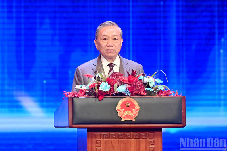 苏林总书记在典礼上发表讲话。 vtv6.jpg