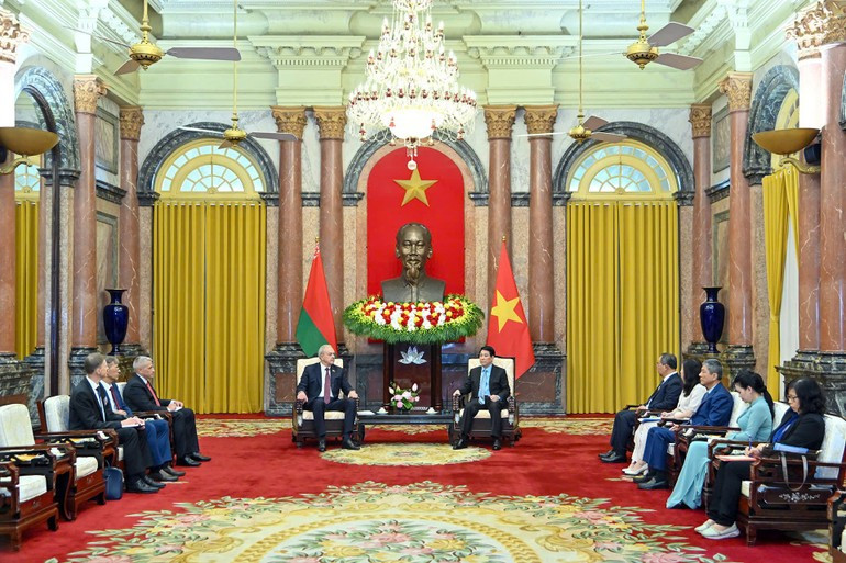 双方会见现场。 hoikien111.jpg