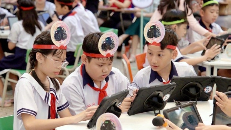 将人工智能应用于教育为教学和学习带来了新的机遇,同时也对教学方法、教学内容和管理方式的创新提出了挑战。 dayhoc1.jpg
