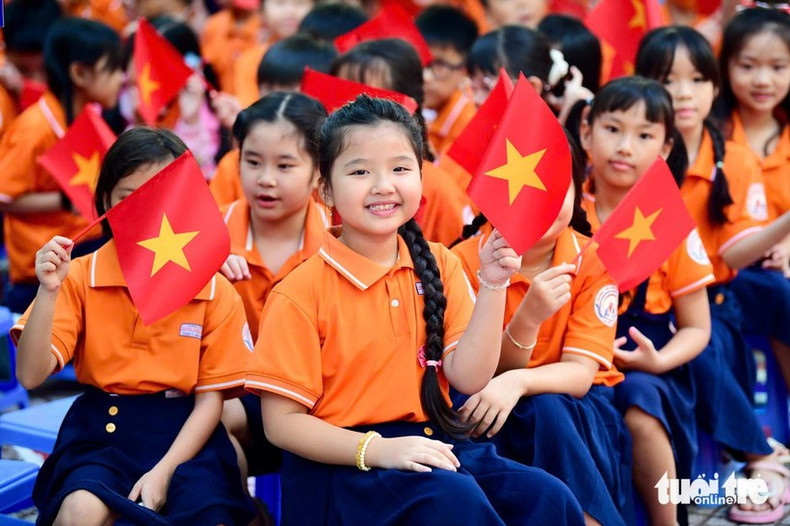越南近2600万名学生迎来新学年。(图片来源:年轻人报) khaigiang.jpg