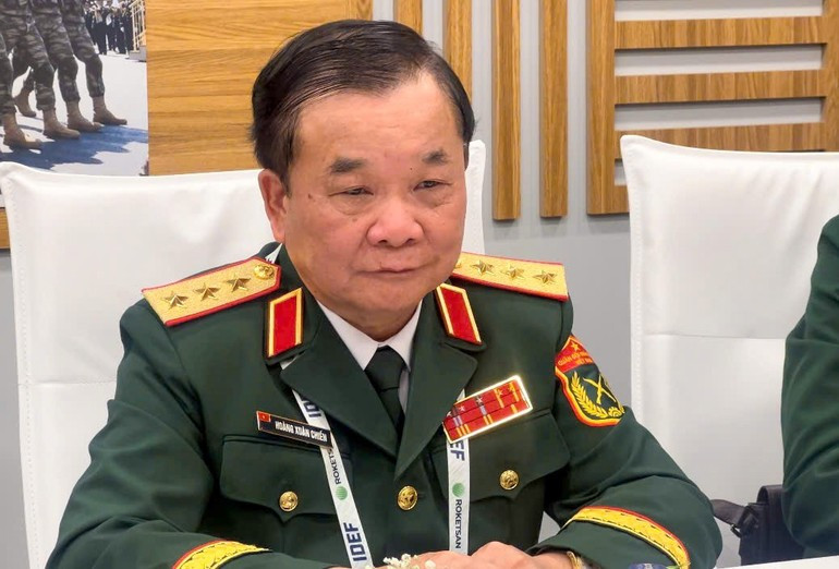 黄春战上将。 thonhiky4.jpg