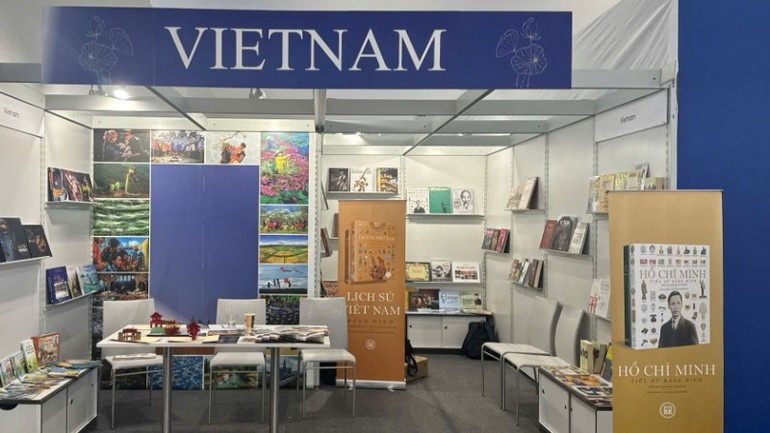 法兰克福书展上的越南图书展示空间。 sach2.jpg