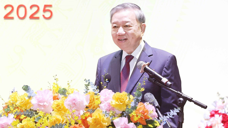 苏林总书记在会上发表讲话。 tbt8.jpg