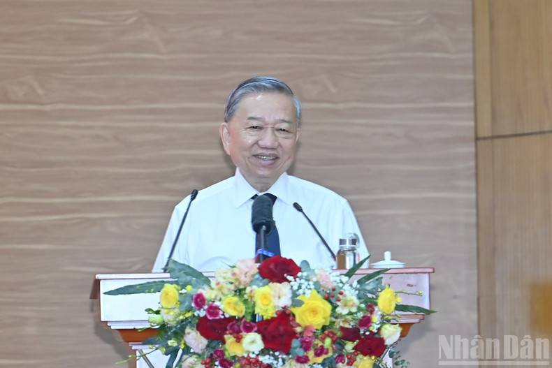 苏林总书记在会上发表讲话。 tbt9.jpg
