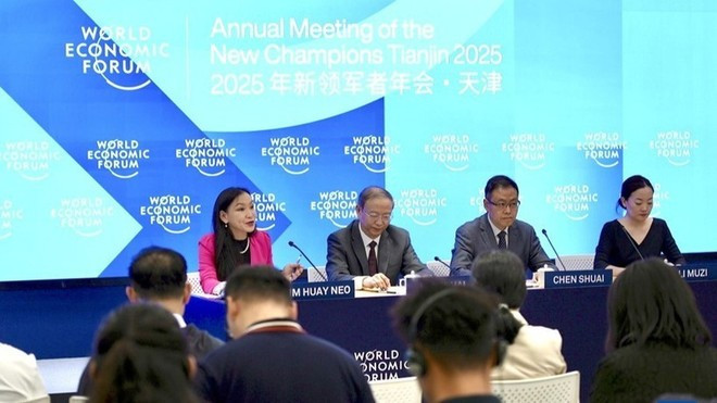 世界经济论坛第十六届新领军者年会新闻发布会。(图片来源:新华社) diendan.jpg