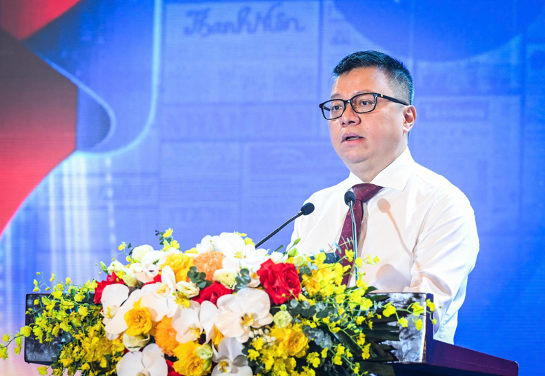 越共中央委员、《人民报》社总编辑、中央宣教与民运部副部长、越南新闻工作者协会主席黎国明在开幕式上发表讲话。 lequocminh.jpg