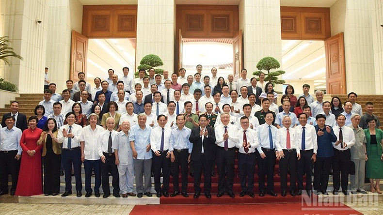 各位代表合影留念。 phamminhchinh1.jpg
