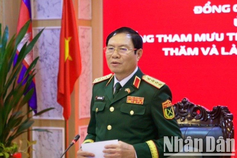 阮新疆大将在工作会议上发表讲话。 campuchia2.jpg