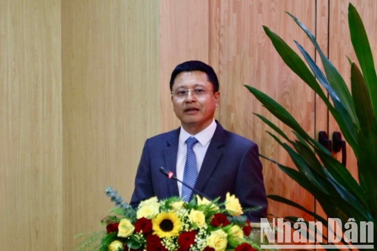 Metfone公司总经理高孟德汇报了公司的生产经营状况、所取得的成果以及未来的发展方向。 campuchia4.jpg
