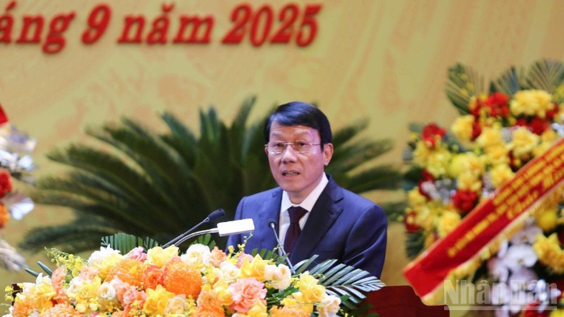 梁三光大将在会上发表讲话。 luongtamquang.jpg
