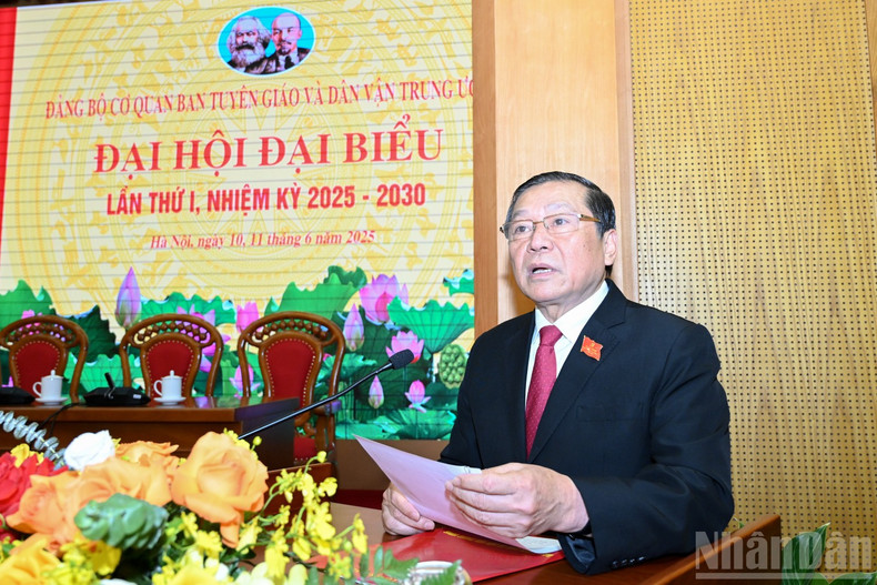越共中央宣教与民运部常务副部长赖春门致开幕词。 btg3.jpg