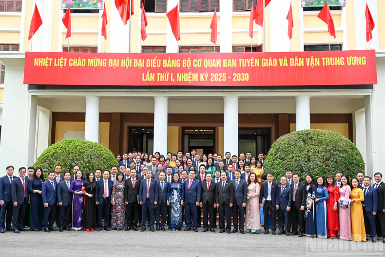 与会代表合影留念。 btg14.jpg