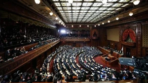 2026年2月18日，日本国会在东京举行会议全景。（图片来源：新华社/越通社 发）