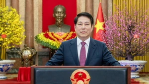 2月17日（即大年初一）零时，在辞旧迎新的神圣时刻，越南国家主席梁强通过越南电视台和互联网，发表二〇二六丙午年春节贺词。图片来源：水源 摄