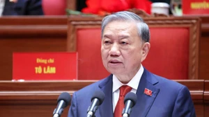 苏林总书记：在党的旗帜下稳步前进