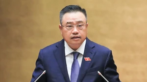 陈士清同志在越南共产党第十三届中央委员会第十四次全体会议上当选为越共中央检查委员会主任。